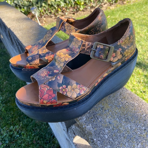 Dr. Martens Shoes - *RARE* Dr. Marten Adaya Floral Platform Wedge